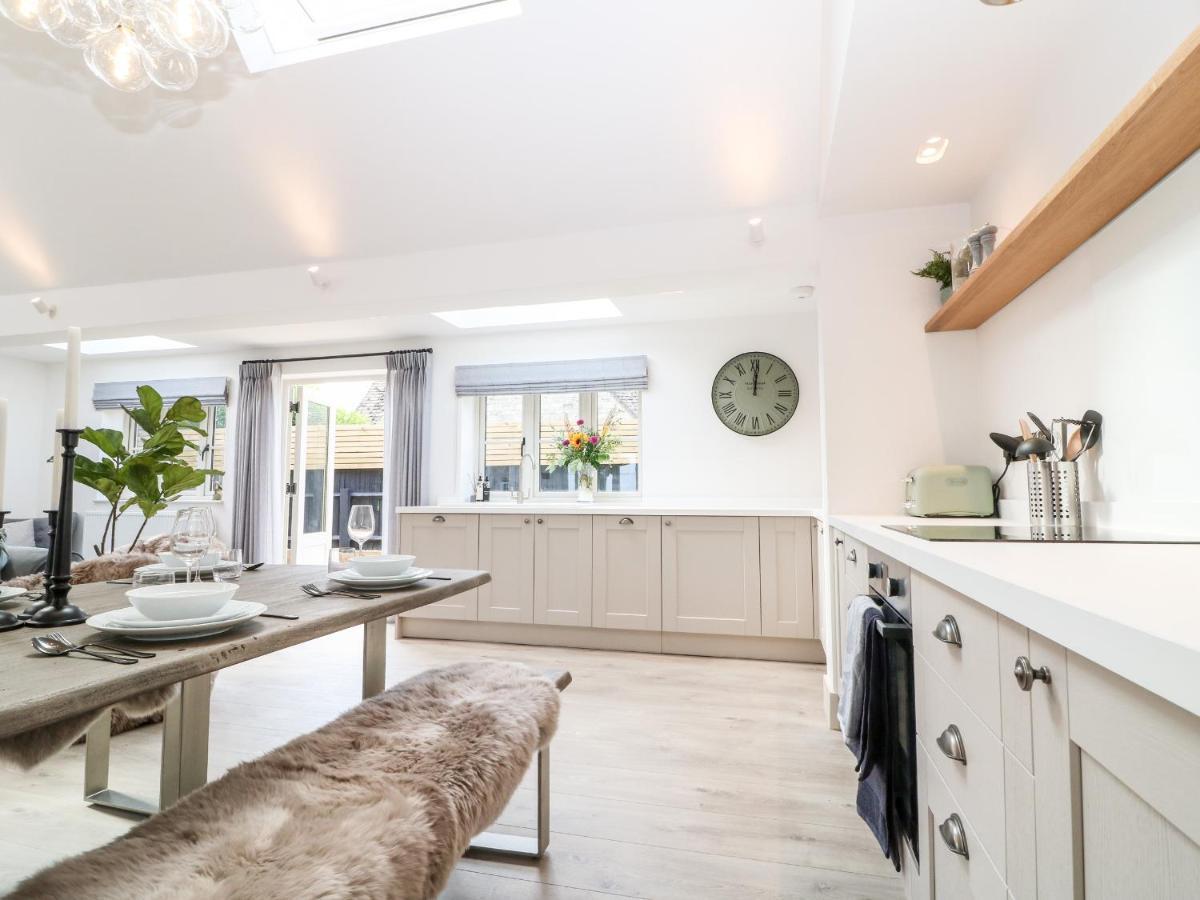 12 Manor Farm Close Kingham Extérieur photo